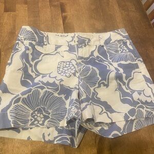 Banana Republic Blue and Cream Floral Women's Shorts